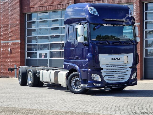 Chassis med førerhus DAF XF 530 6X2 - steel / air - steering axle - WB 4...