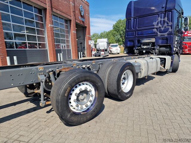 Chassis med førerhus DAF XF 530 6X2 - steel / air - steering axle - WB 4...