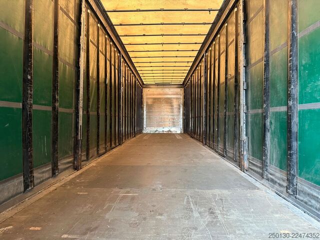 Öppen semitrailer med kapell SCHMITZ CARGOBULL SCB*S3T MegaTrailer Curtainsider Edscha