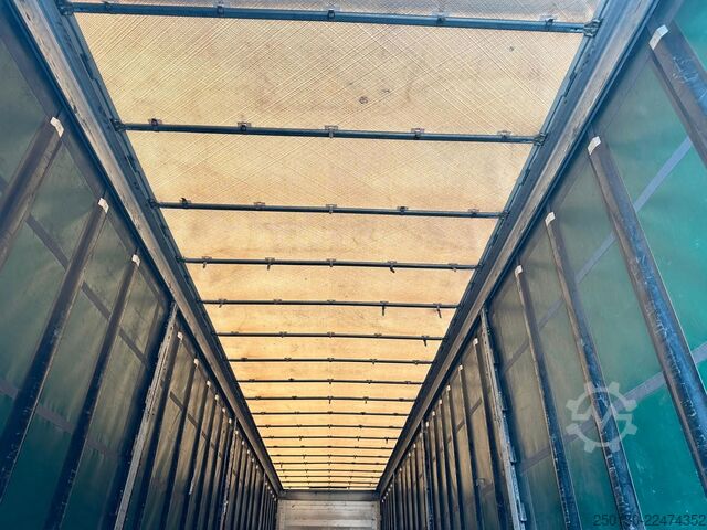 Öppen semitrailer med kapell SCHMITZ CARGOBULL SCB*S3T MegaTrailer Curtainsider Edscha