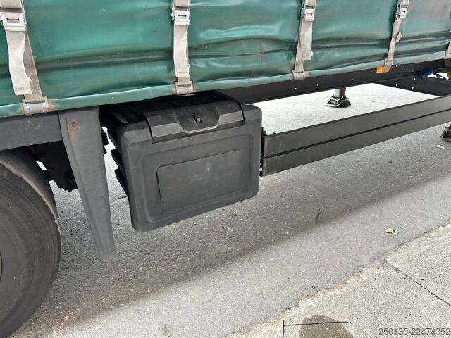 Öppen semitrailer med kapell SCHMITZ CARGOBULL SCB*S3T MegaTrailer Curtainsider Edscha