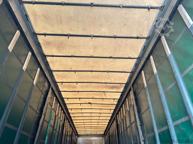 Öppen semitrailer med kapell SCHMITZ CARGOBULL SCB*S3T MegaTrailer Curtainsider Edscha