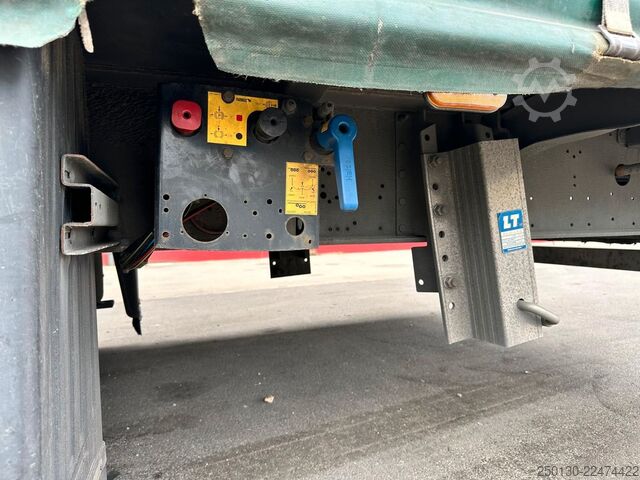 Öppen semitrailer med kapell SCHMITZ CARGOBULL SCB*S3T MegaTrailer Curtainsider Edscha