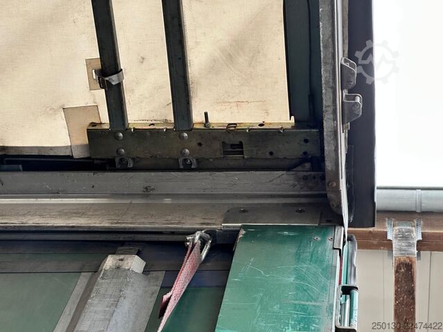 Öppen semitrailer med kapell SCHMITZ CARGOBULL SCB*S3T MegaTrailer Curtainsider Edscha