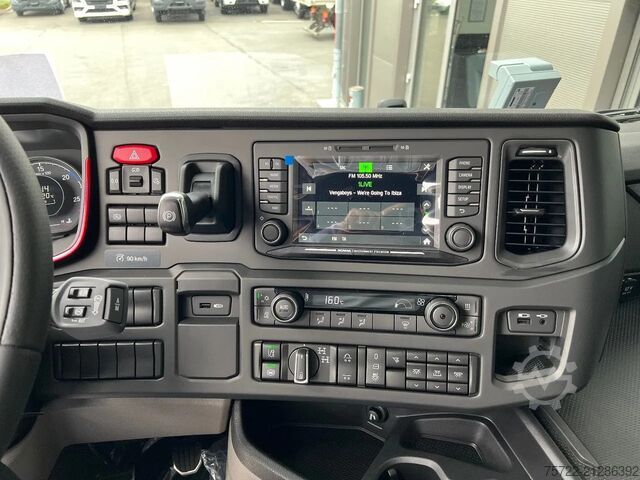 Tømmertransportør Scania R590 6x4 BL Plattform / Kran TAJFUN LIV L150Z