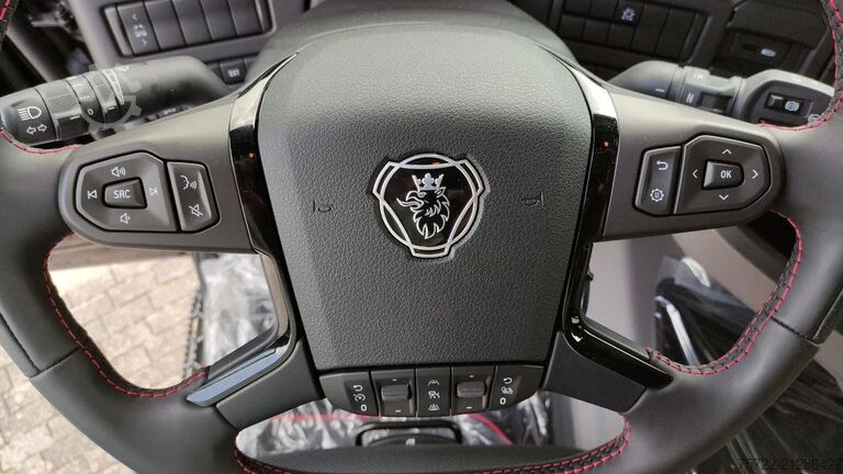 Timber transporter Scania R590 6x4 Kurzholz TAJFUN LIV oder EPSILON