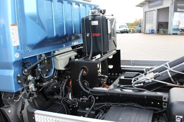 Kroghejselastbil Mitsubishi eCanter 9C18E Abrollkipper mit Haken
