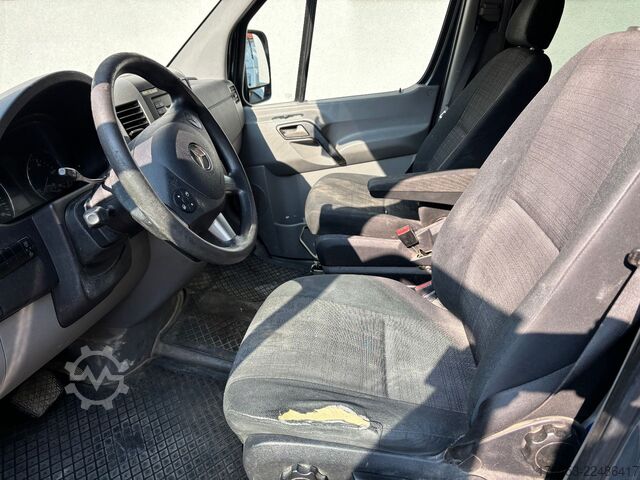 Hög tak skåpbil MERCEDES-BENZ Sprinter II Kasten 318/319 CDI L2H2