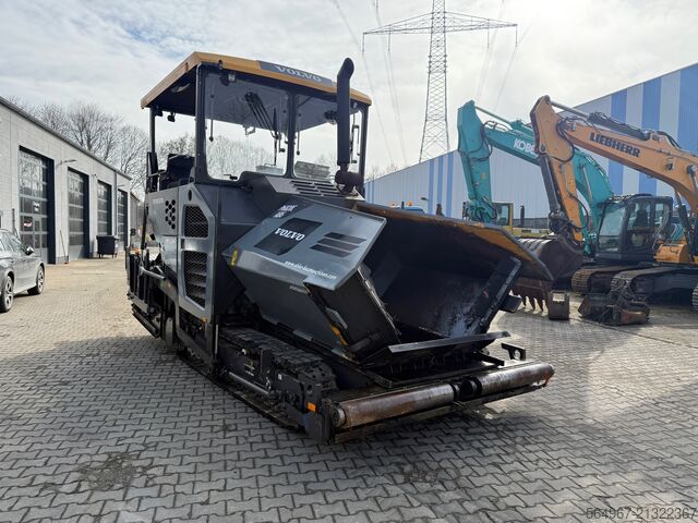 Extendedora sobre orugas Volvo P6820 Asphaltfertiger mit Verbreiterunge