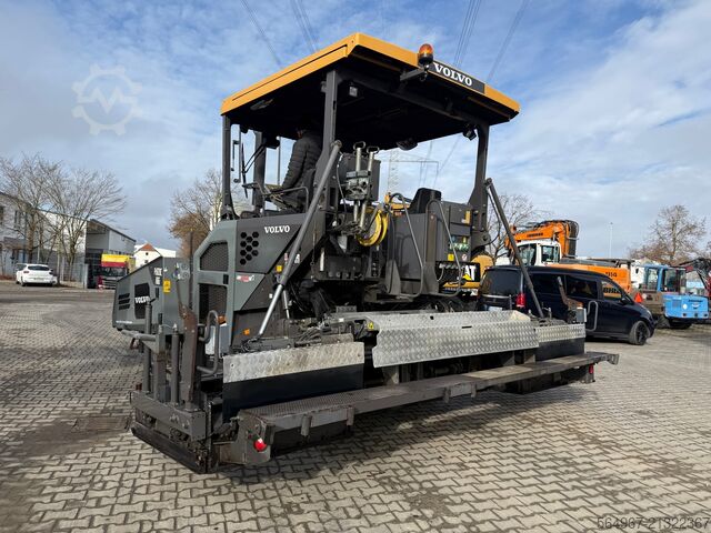 Extendedora sobre orugas Volvo P6820 Asphaltfertiger mit Verbreiterunge
