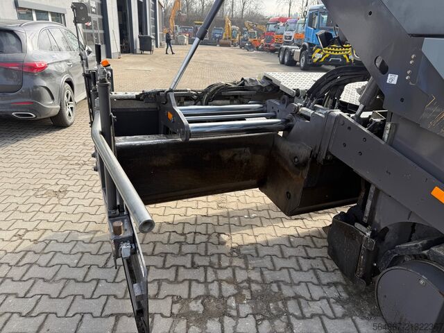Extendedora sobre orugas Volvo P6820 Asphaltfertiger mit Verbreiterunge