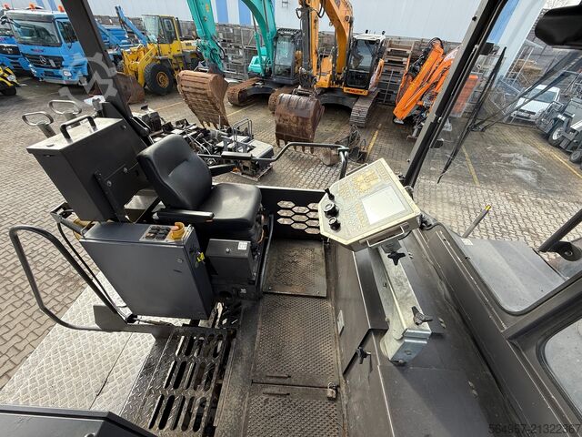 Extendedora sobre orugas Volvo P6820 Asphaltfertiger mit Verbreiterunge