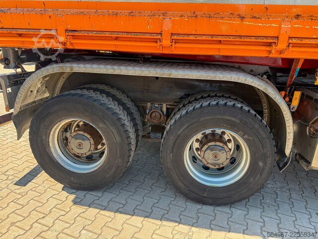 Háromirányú billenő teherautó MERCEDES-BENZ Arocs 3243 3.S.K Motorschaden