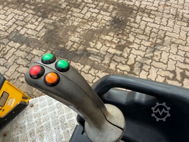 Single drum roller BOMAG BW100AC-5 Kombiwalze / 2019 BJ / 2.400 KG