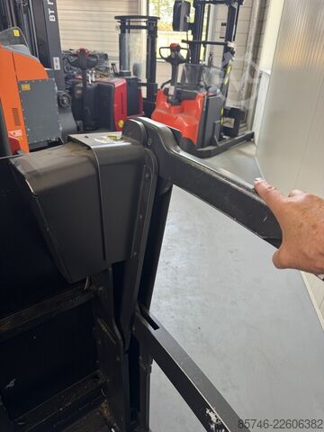 V 10 / * DOUBLE steering !! LINDE V 10 /  * DOUBLE steering !!