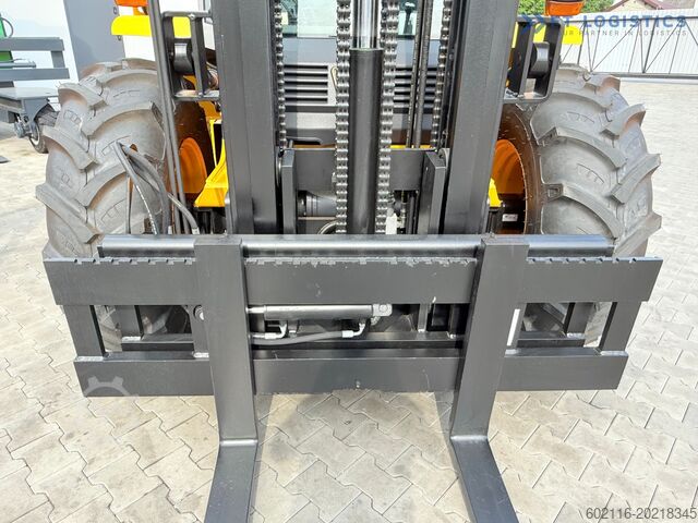 Durva terep targonca JCB 940 / TRIPLEX 4500 / FREE-LIFT NEW TIRES