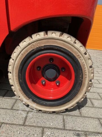 Stivuitor electric cu 4 roți Linde E30HL-01/600