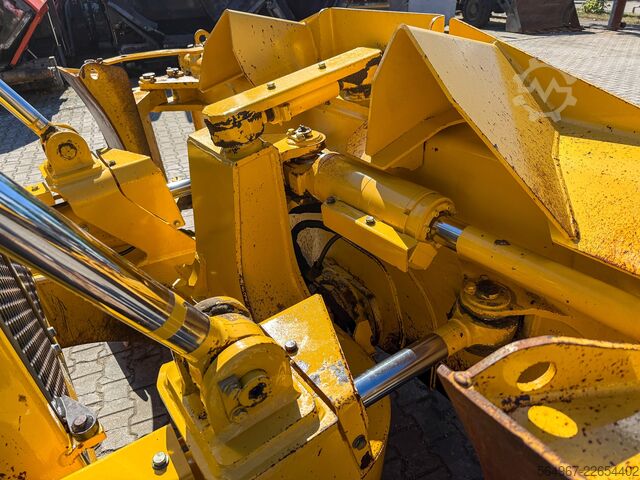 Planierraupe Komatsu D65PXI-18 mit Heckaufreißer GPS