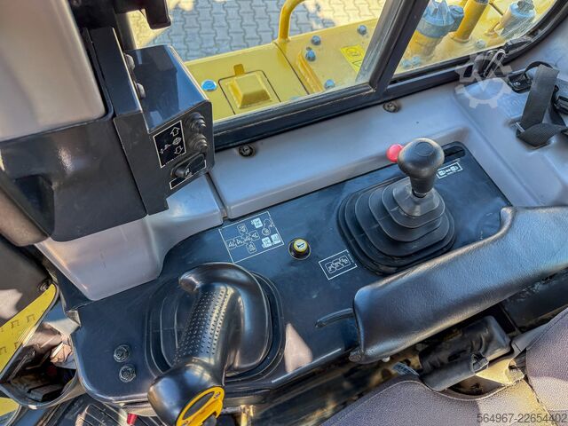 Planierraupe Komatsu D65PXI-18 mit Heckaufreißer GPS