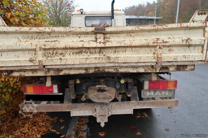 Drieweg kipper MAN 8.174 FK beschädigt