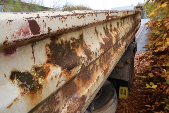 Drieweg kipper MAN 8.174 FK beschädigt