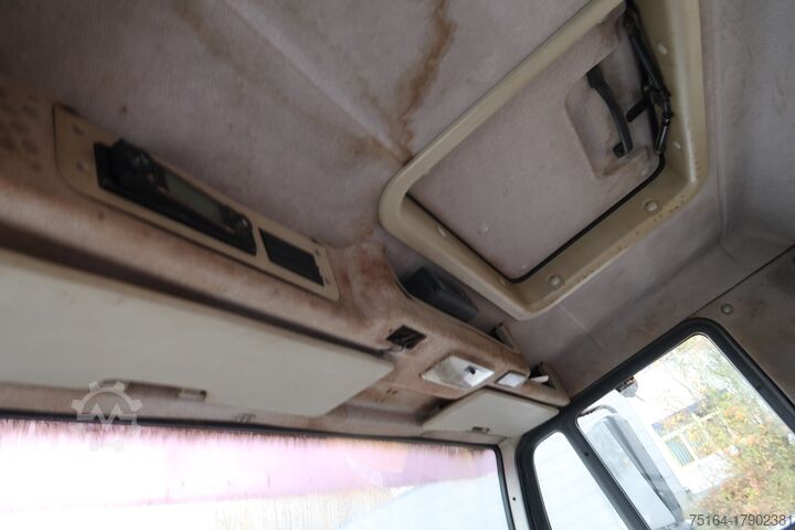 Drieweg kipper MAN 8.174 FK beschädigt