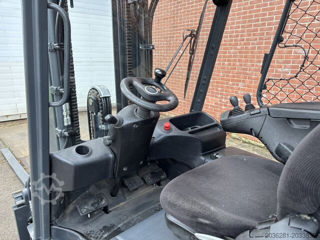Chariot élévateur électrique à 4 roues Linde E30L-01