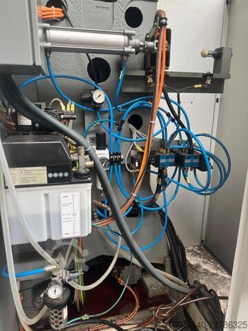 Verticale bewerkingscentrum DECKEL MAHO DMC 63 V