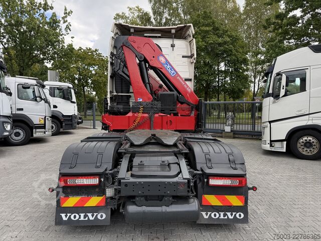 Gru montata su autocarro Volvo FH460 6X2 Kran HMF 2620 bis 18.50 Meter