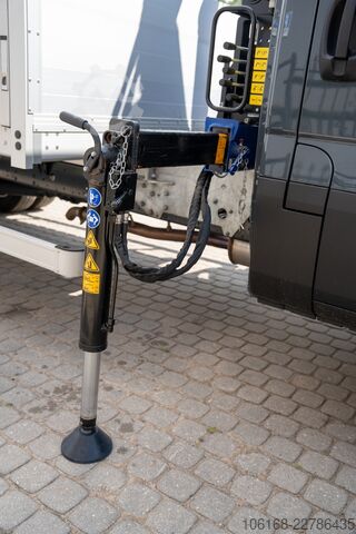 Furgón con grúa montada sobre camión Iveco Daily 70C18 Kran Hyva Pritsche 5 m