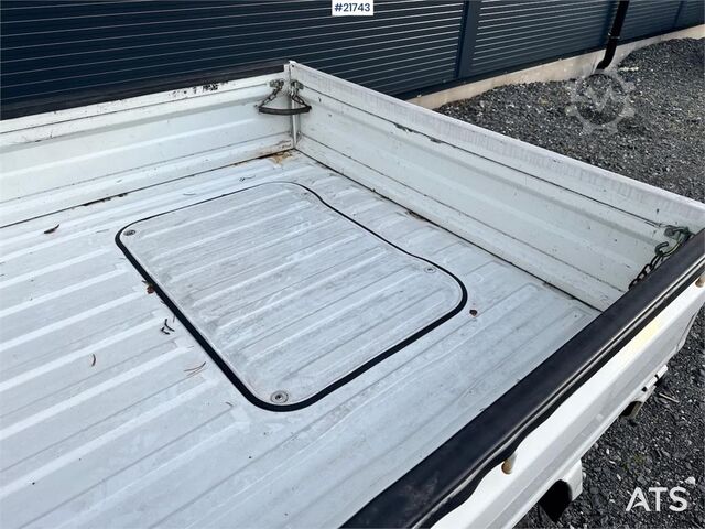 Camioneta familiar de techo alto Subaru Sambar 4x4 truck.