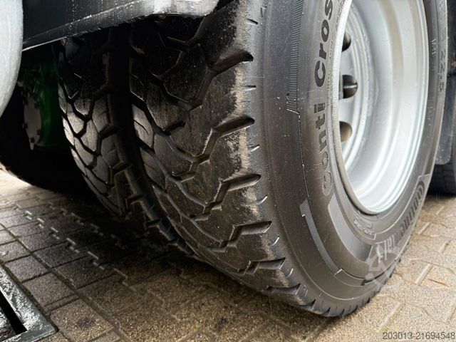 Autobetoniere MERCEDES-BENZ AROCS 3240 8x4 Betonmischer Liebherr 9 m³
