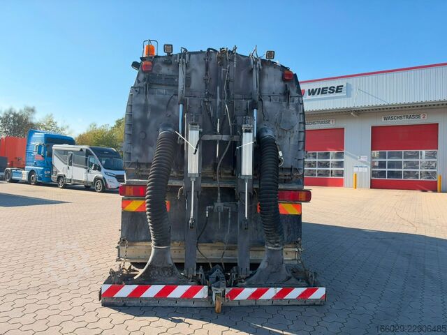 Veegmachine SCANIA P94 GB 4x2 NA 230 Kehrmaschine