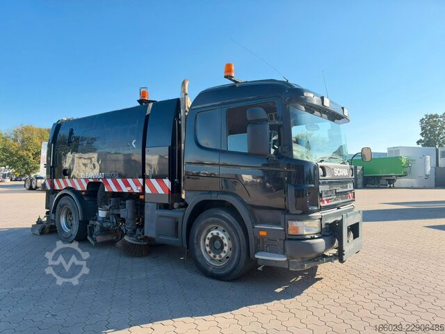 Veegmachine SCANIA P94 GB 4x2 NA 230 Kehrmaschine