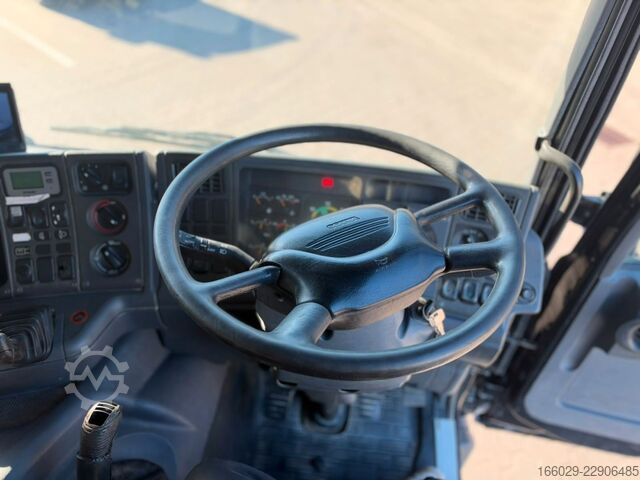 Veegmachine SCANIA P94 GB 4x2 NA 230 Kehrmaschine