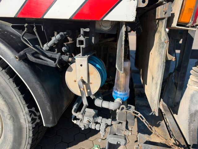 Veegmachine SCANIA P94 GB 4x2 NA 230 Kehrmaschine