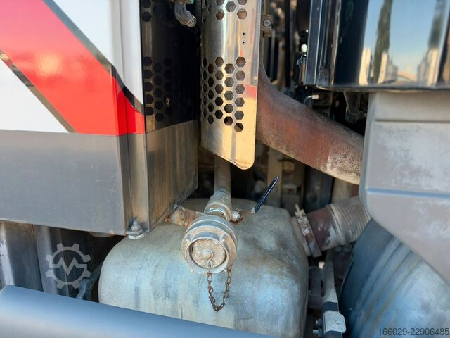 Veegmachine SCANIA P94 GB 4x2 NA 230 Kehrmaschine