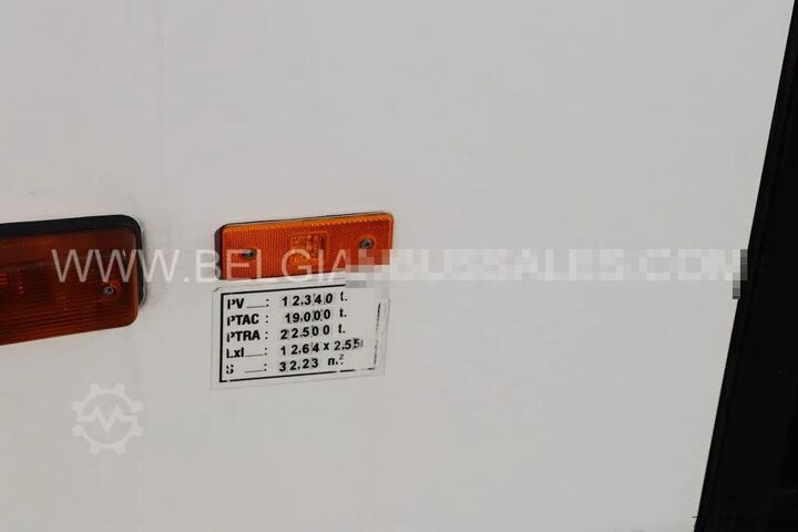 Autobús interurbano Mercedes-Benz Intouro M/L / 12.7m / Manual / Airco / Lift