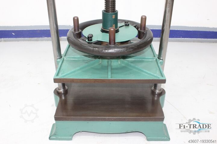 Antieke voorraadpers / antieke spindelpers Mansfeld SP