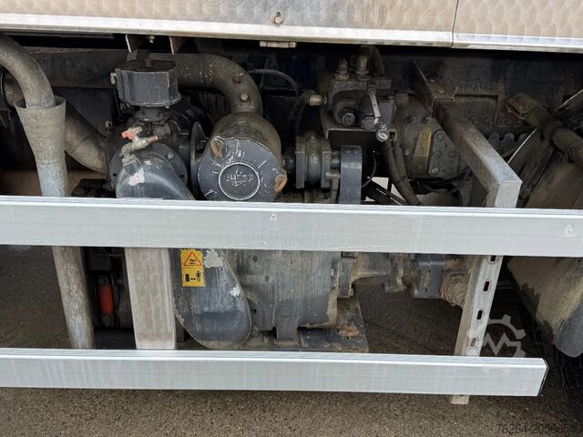 Zuigvoertuig Volvo FL220 + JUROP VJC 6/3 KOLKENZUIGER