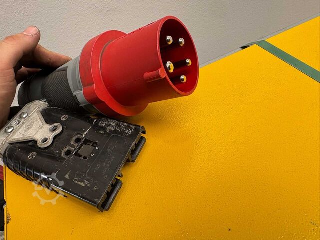 Chargeur HF modulaire pour chariots élévateurs Hawker 80V