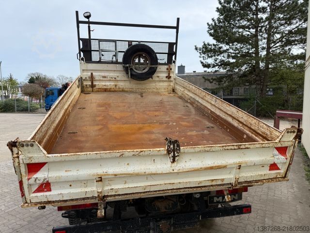 Trevägs tippbil MAN 8.180 Doka / Meiller Kipper