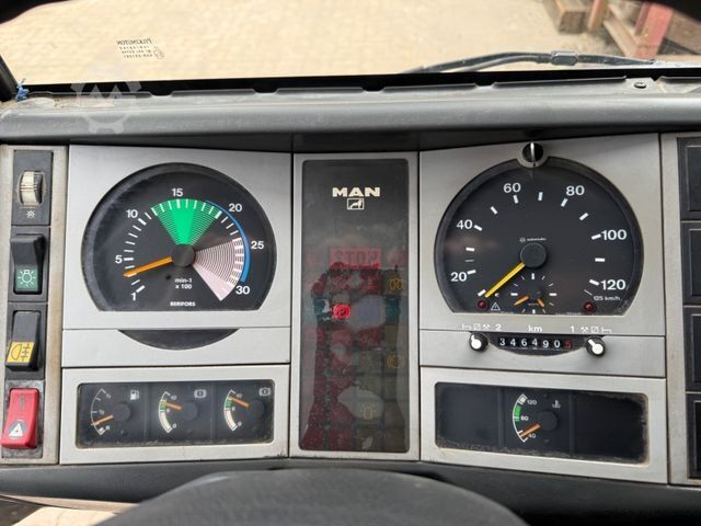 Trevägs tippbil MAN 8.180 Doka / Meiller Kipper