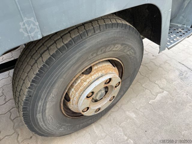 Trevägs tippbil MAN 8.180 Doka / Meiller Kipper