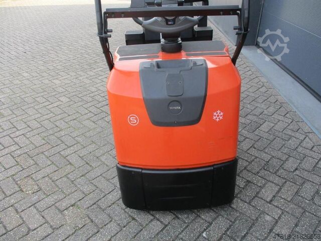 Laagheffende orderpicker TOYOTA OSE250