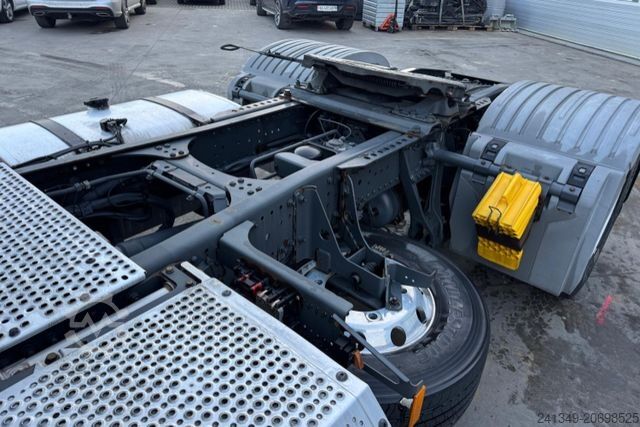 Standard tractor unit MERCEDES-BENZ Actros 1844 4x2 ADR