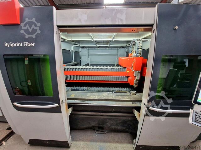Máquina de corte a laser Bystronic BySprint 3015 Fiber