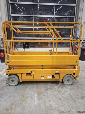 Piattaforma a pantografo Haulotte Compact 8