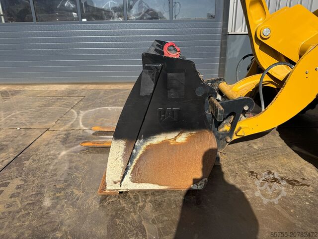 Wheel loader Caterpillar 908M