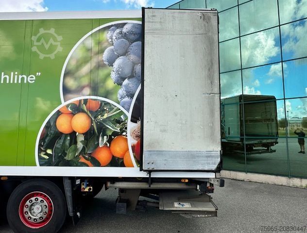 Reefer semitrailer SCHMITZ CARGOBULL SKO 24 THERMO KING SLX 200 ONLY 3645 ENGINE HOUR